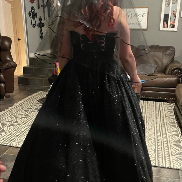 Dress - Picture 5 of 8